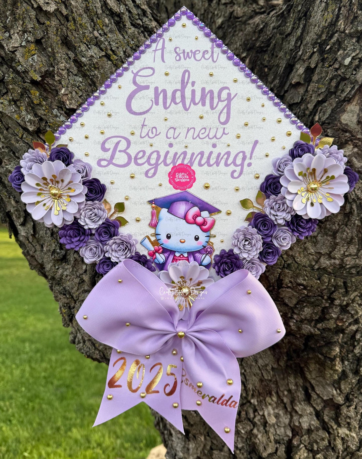 Adorno floral hecho a mano para birrete de graduación: Hecho a medida