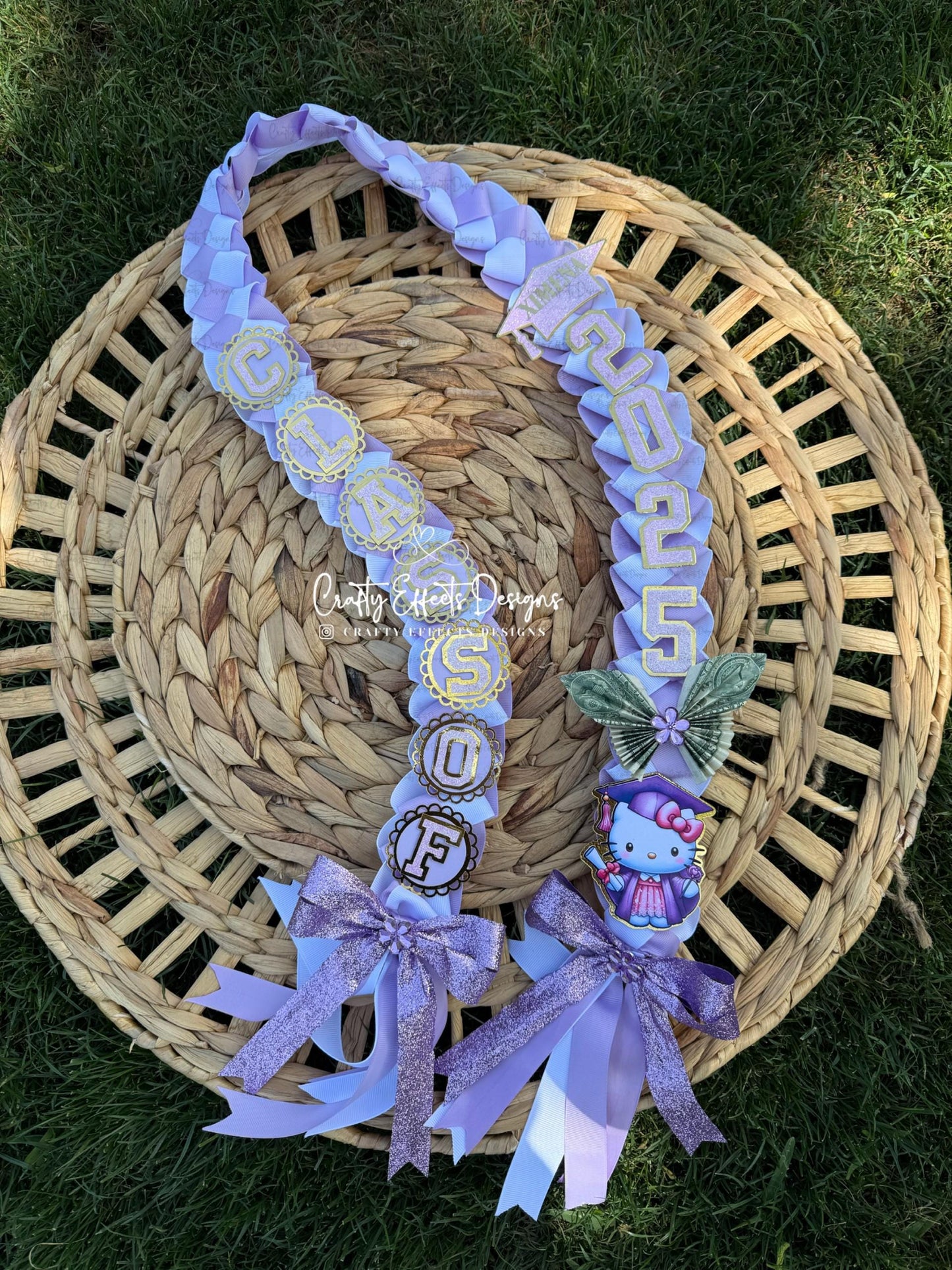 Adorno floral hecho a mano para birrete de graduación: Hecho a medida