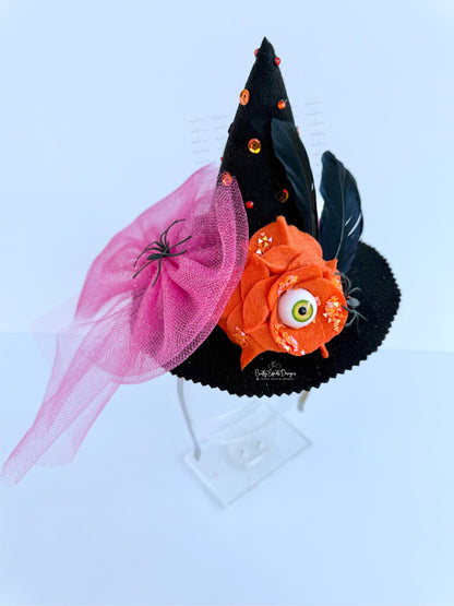 Diadema de fieltro con forma de sombrero de bruja: Disfraz de Halloween con escoba y arañas
